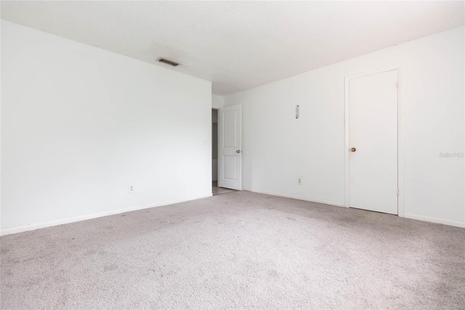 1718 E MULBERRY DR — photo 16