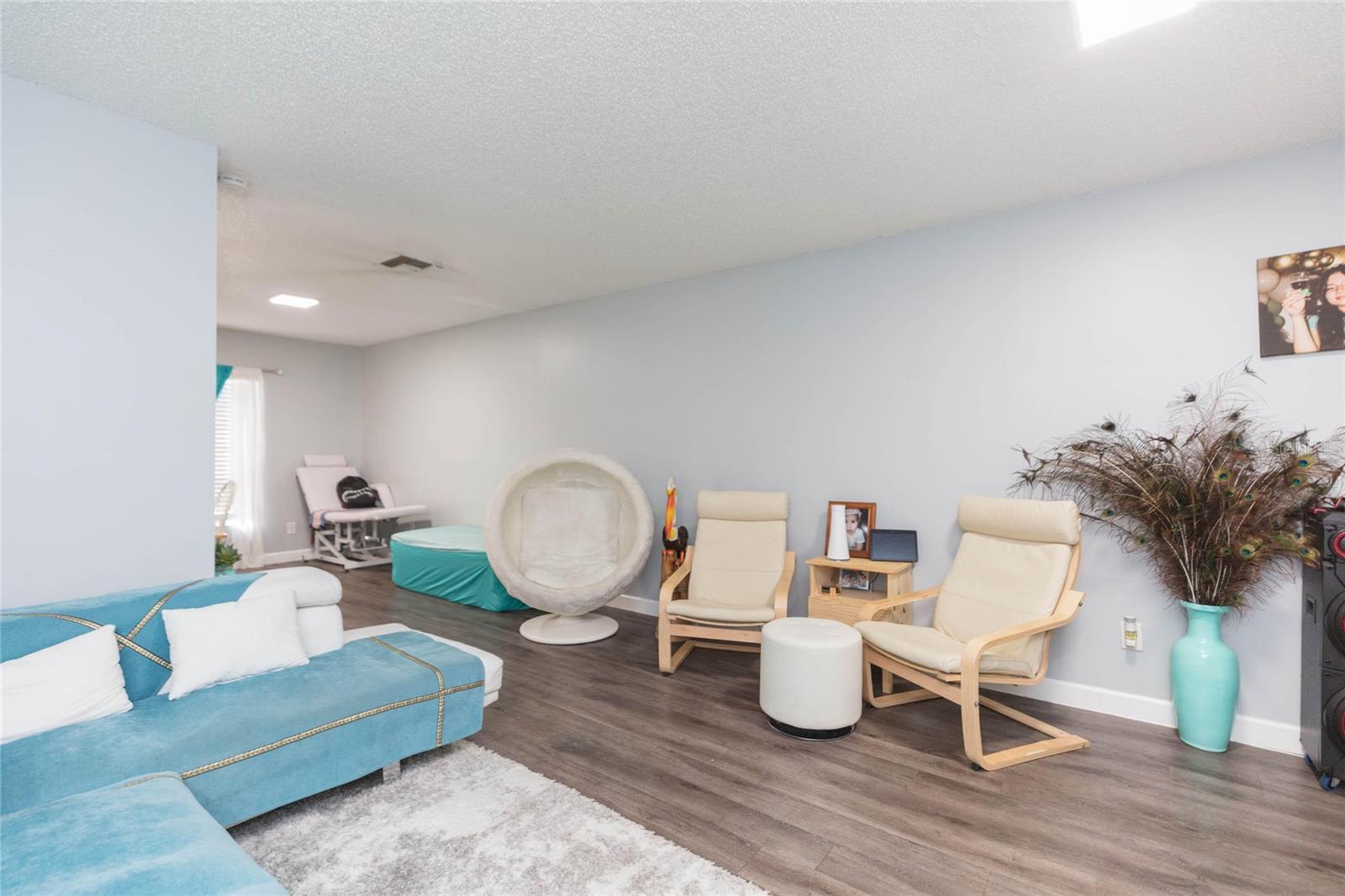1718 E MULBERRY DR — photo 30