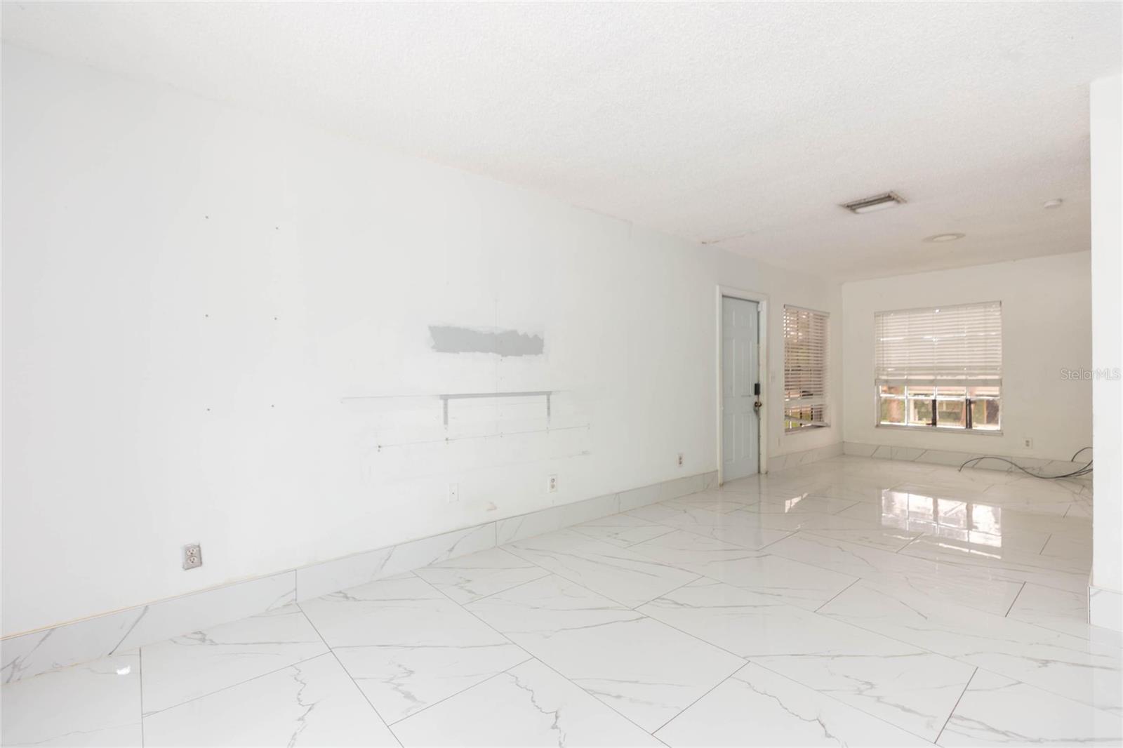 1718 E MULBERRY DR — photo 12