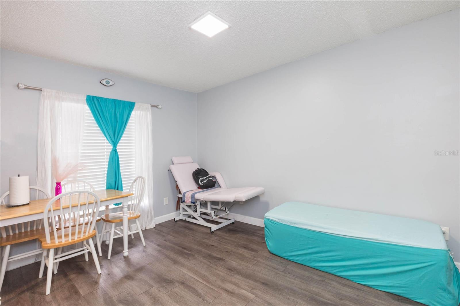 1718 E MULBERRY DR — photo 35