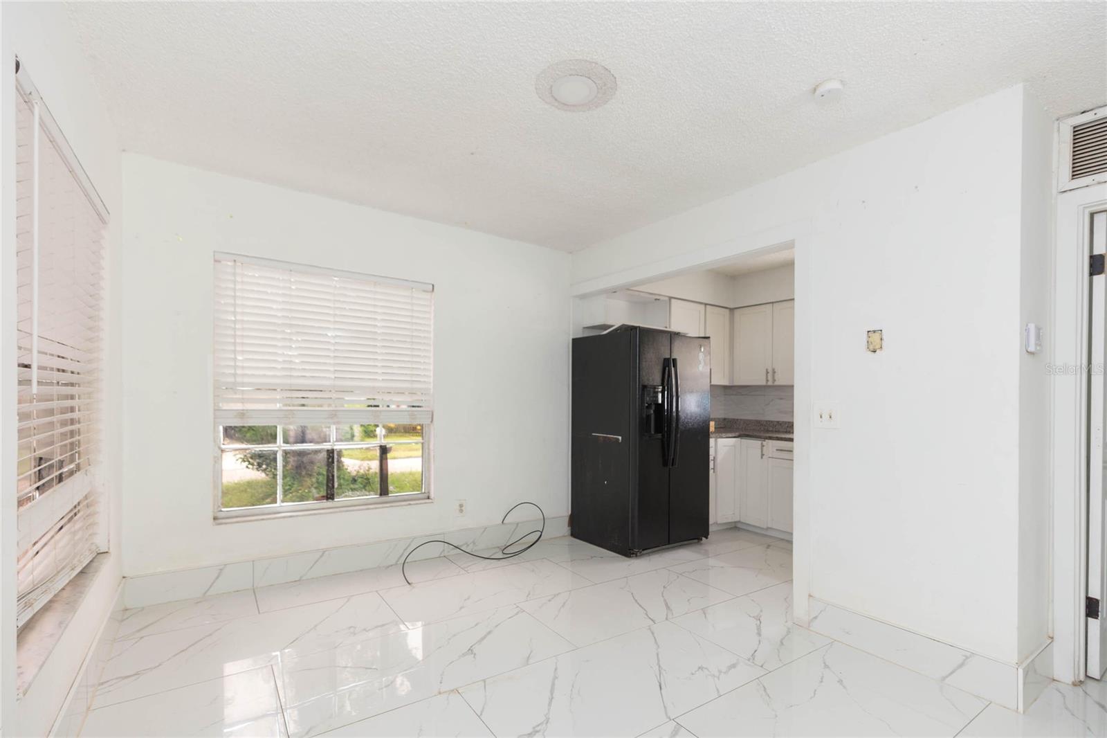 1718 E MULBERRY DR — photo 5