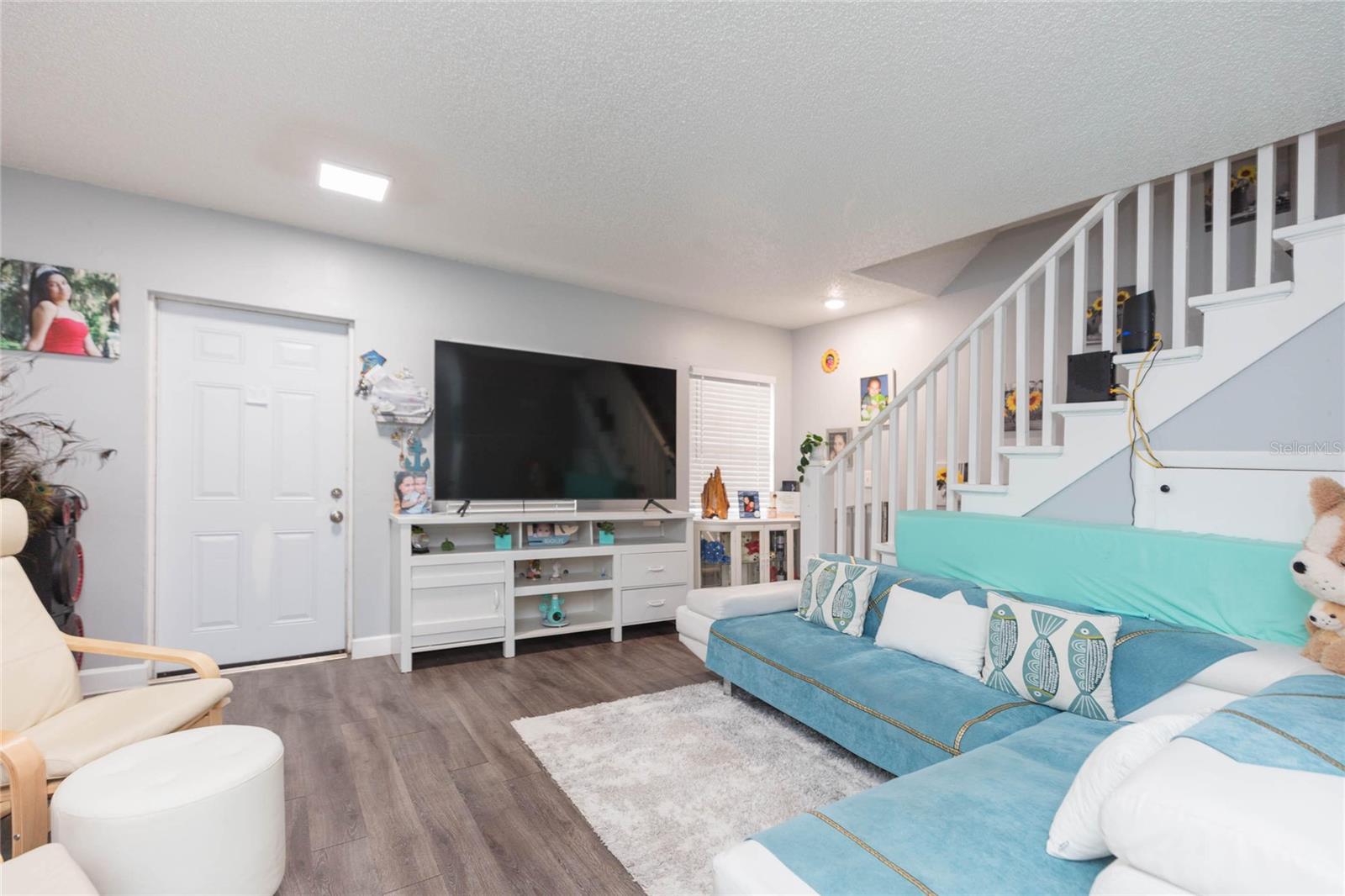 1718 E MULBERRY DR — photo 32