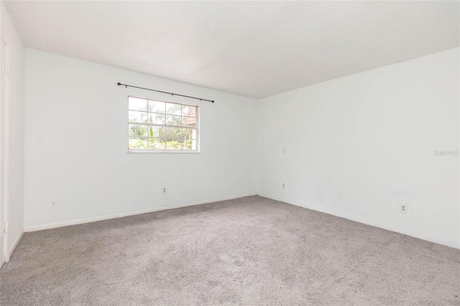 1718 E MULBERRY DR — photo 15