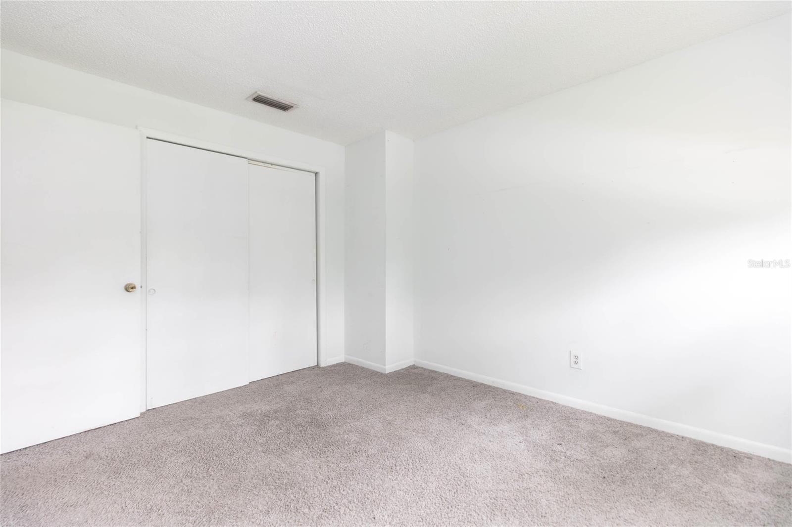 1718 E MULBERRY DR — photo 20