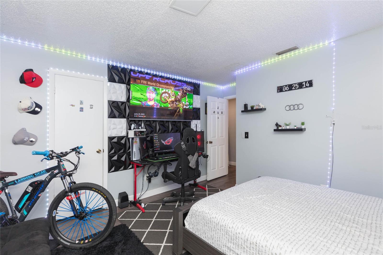 1718 E MULBERRY DR — photo 46