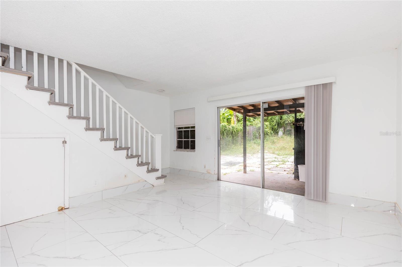 1718 E MULBERRY DR — photo 9