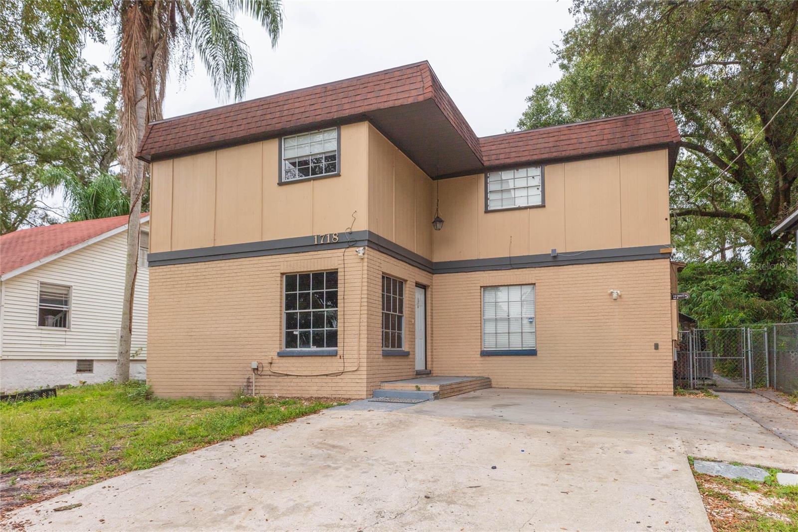 1718 E MULBERRY DR — photo 2