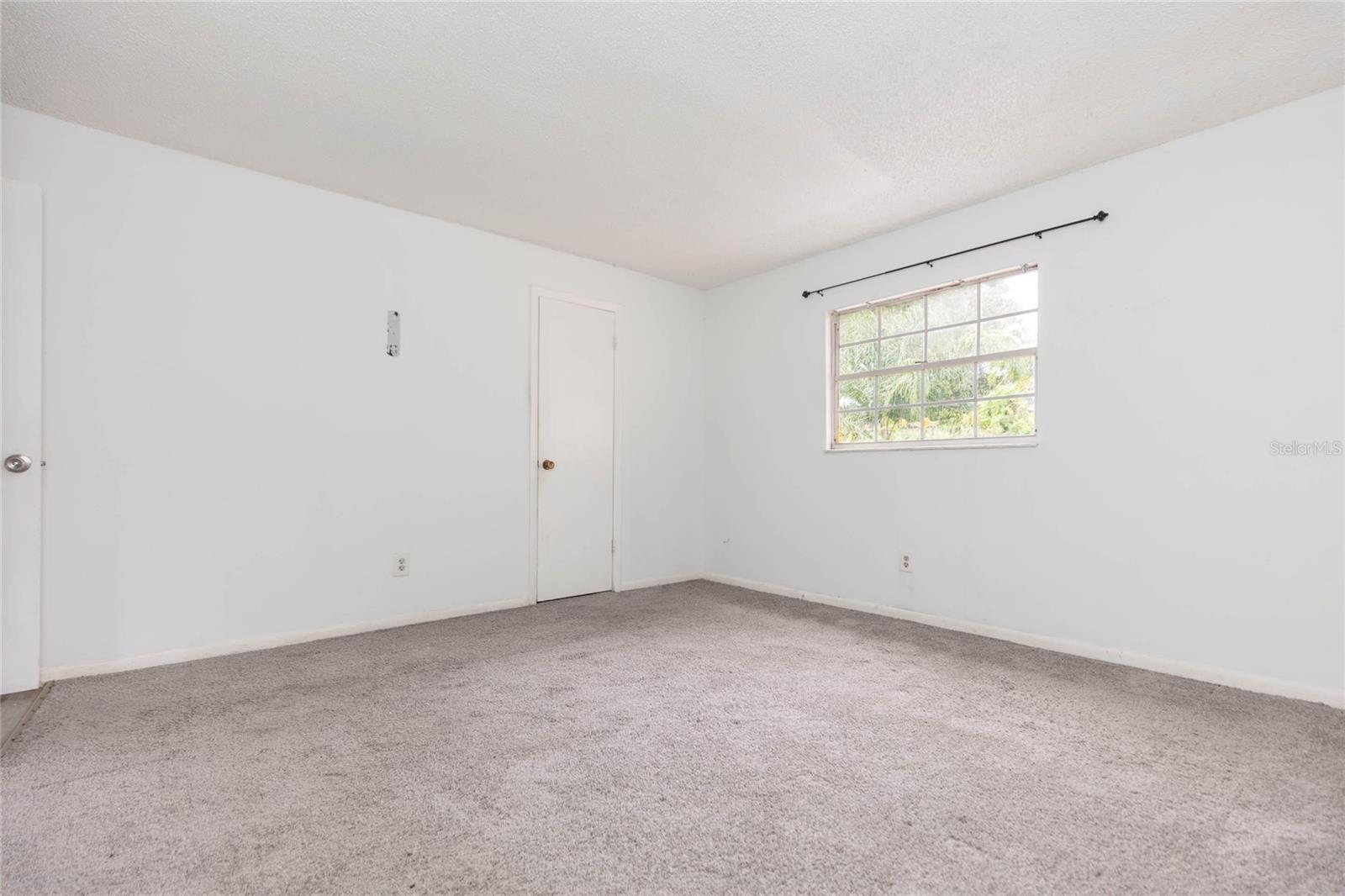 1718 E MULBERRY DR — photo 17
