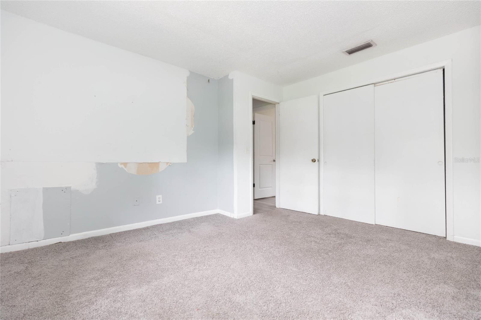 1718 E MULBERRY DR — photo 19
