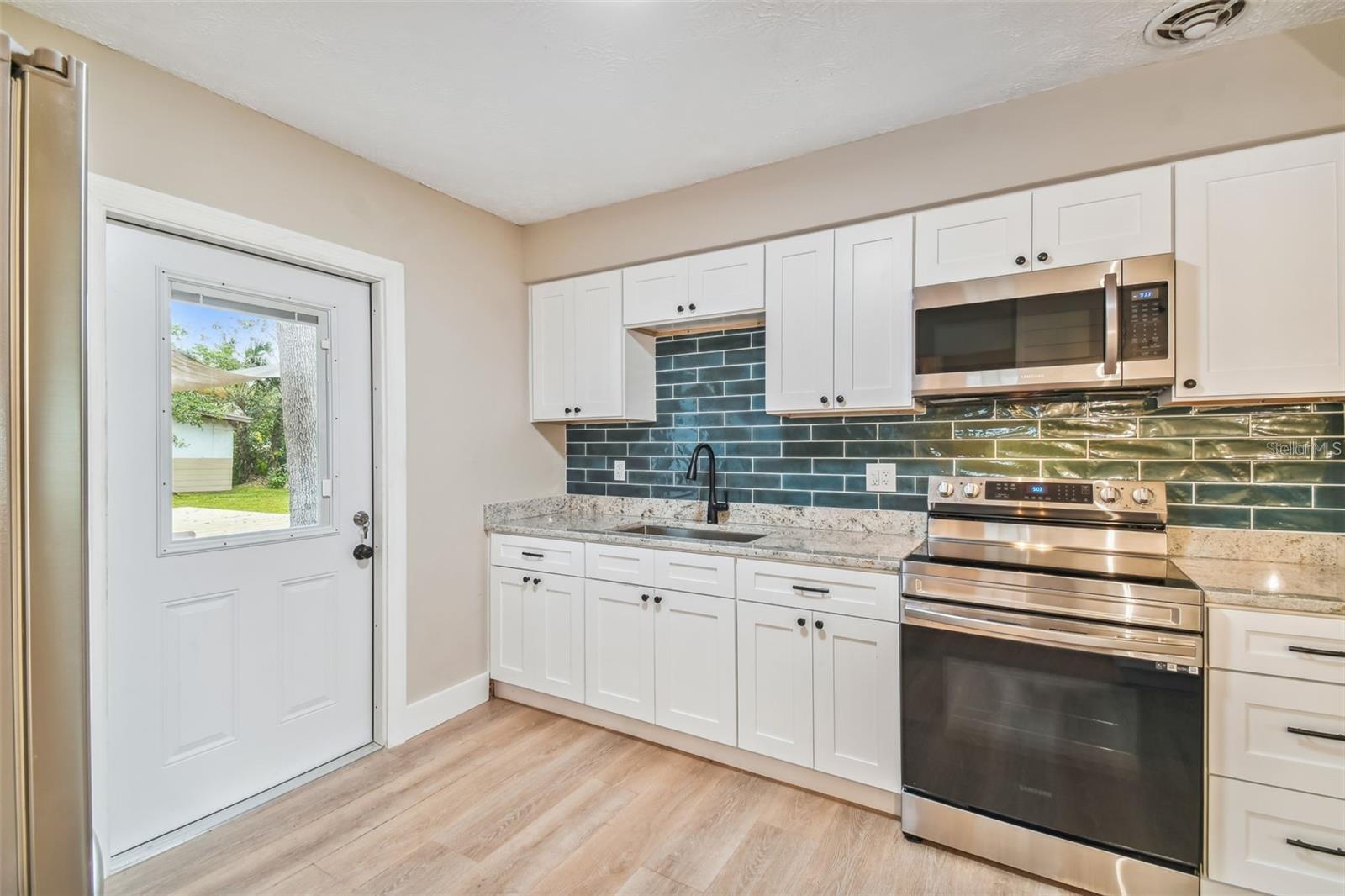 1717 W ELDRED DR — photo 9