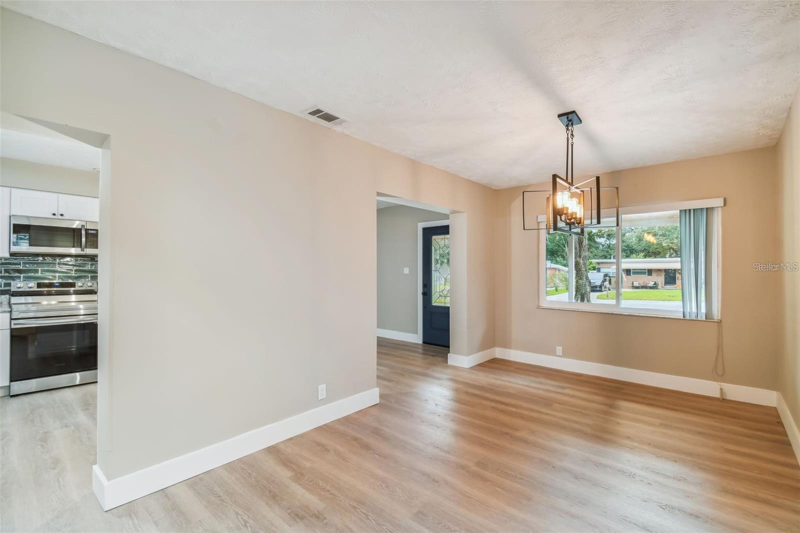 1717 W ELDRED DR — photo 5