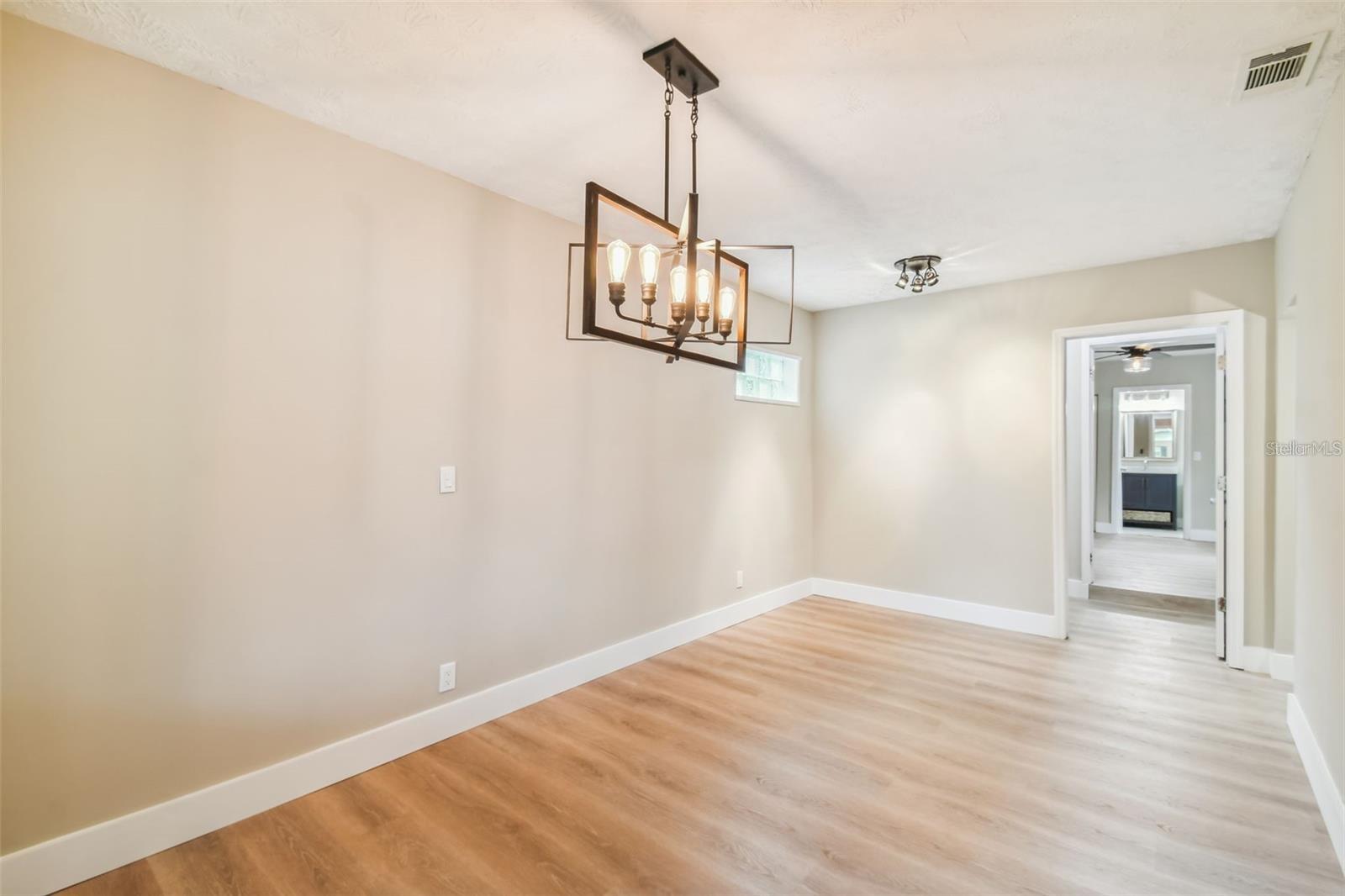 1717 W ELDRED DR — photo 4