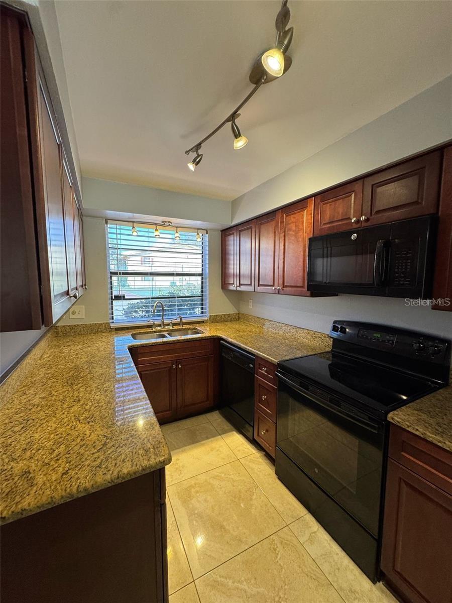7517 CAMARINA CALLE — photo 4