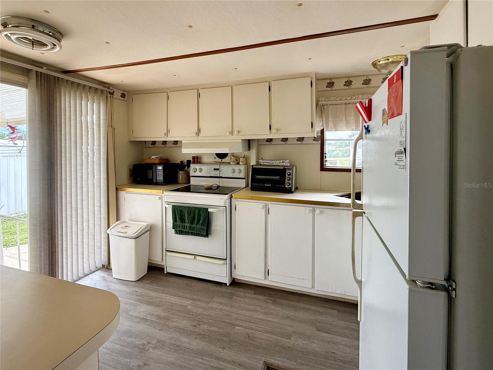 6035 RIDGEWOOD DR — photo 3