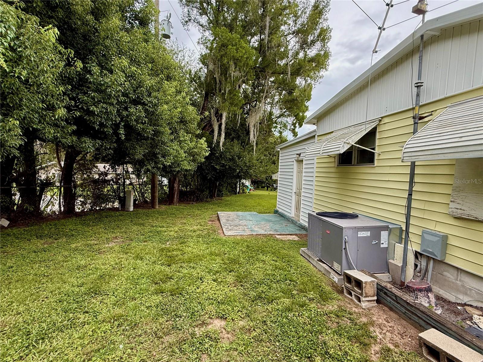 6035 RIDGEWOOD DR — photo 17