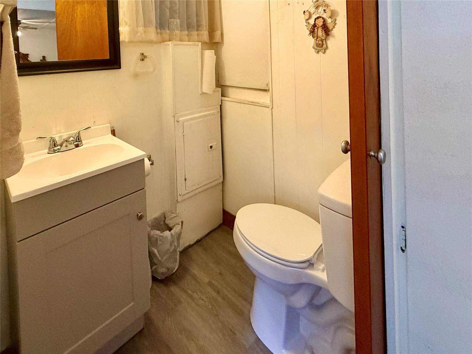 6035 RIDGEWOOD DR — photo 12