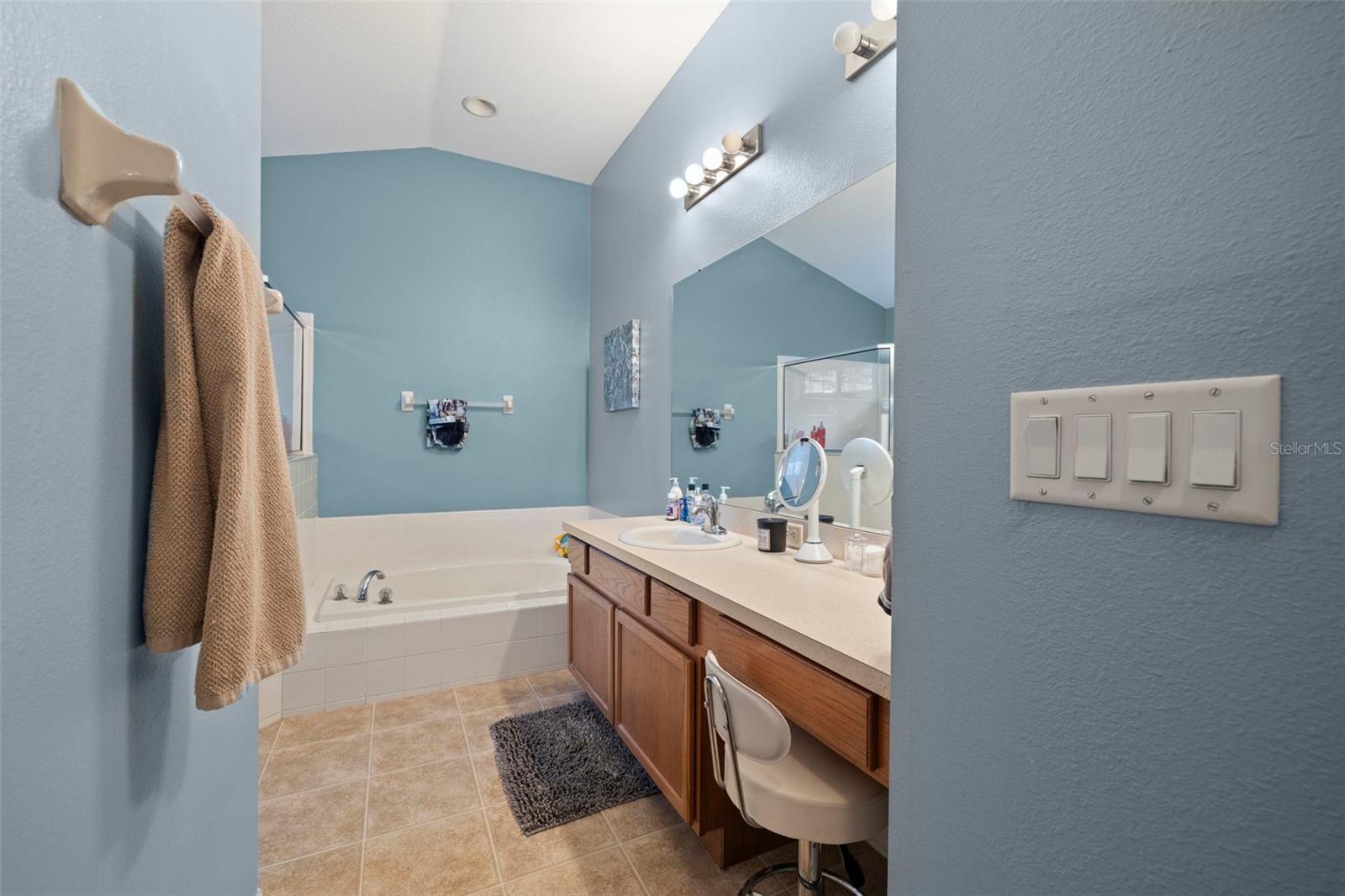 7831 STONELEIGH DR — photo 21
