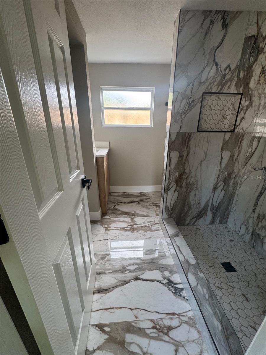 7401 COUNTRY CLUB DR — photo 18