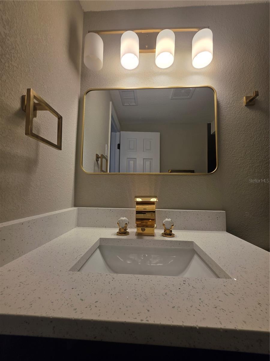7401 COUNTRY CLUB DR — photo 17