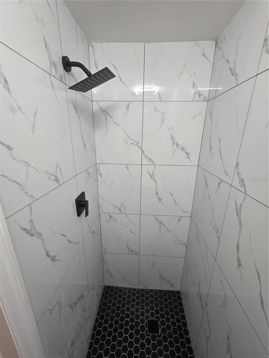 7401 COUNTRY CLUB DR — photo 21