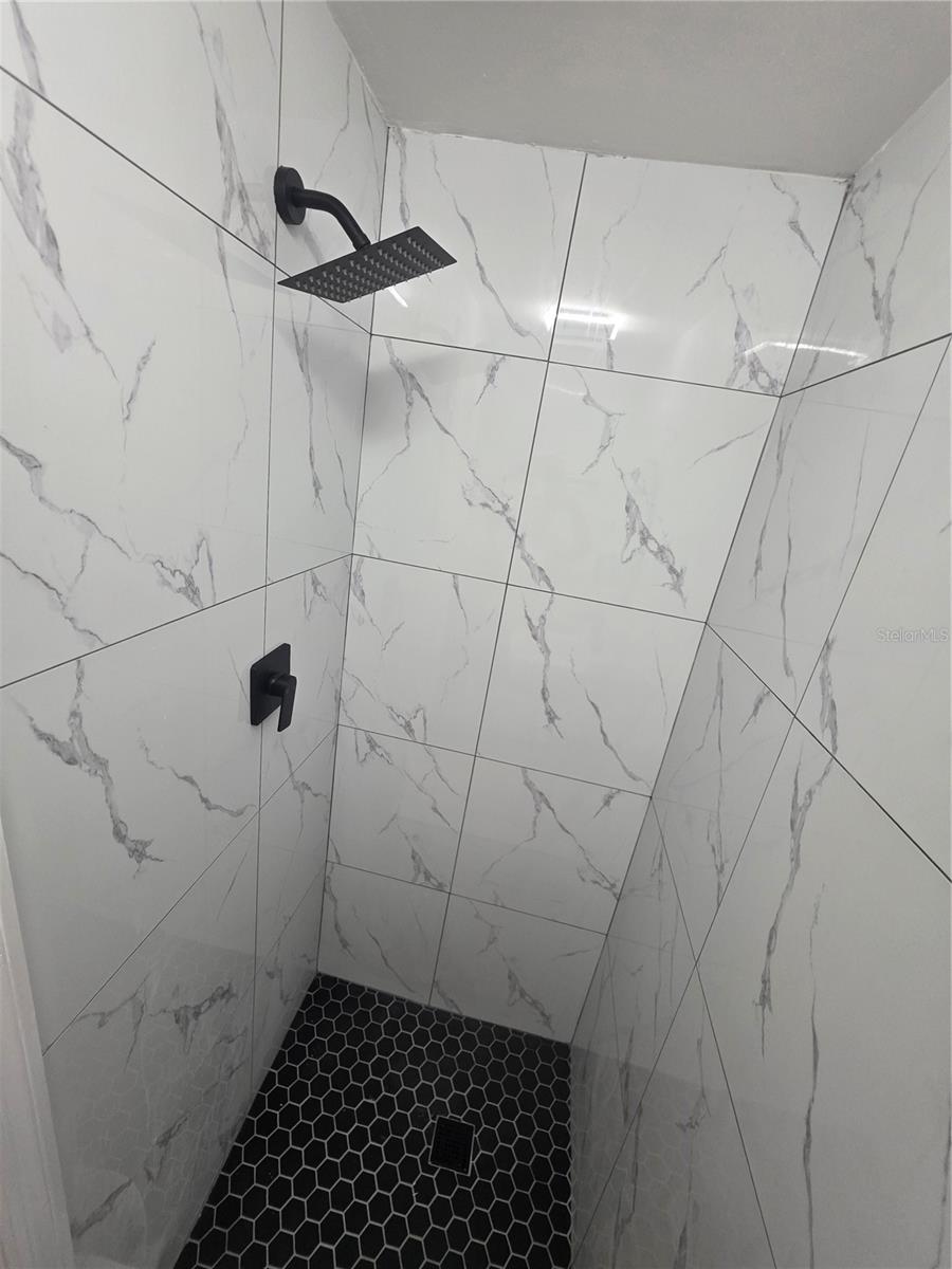 7401 COUNTRY CLUB DR — photo 19