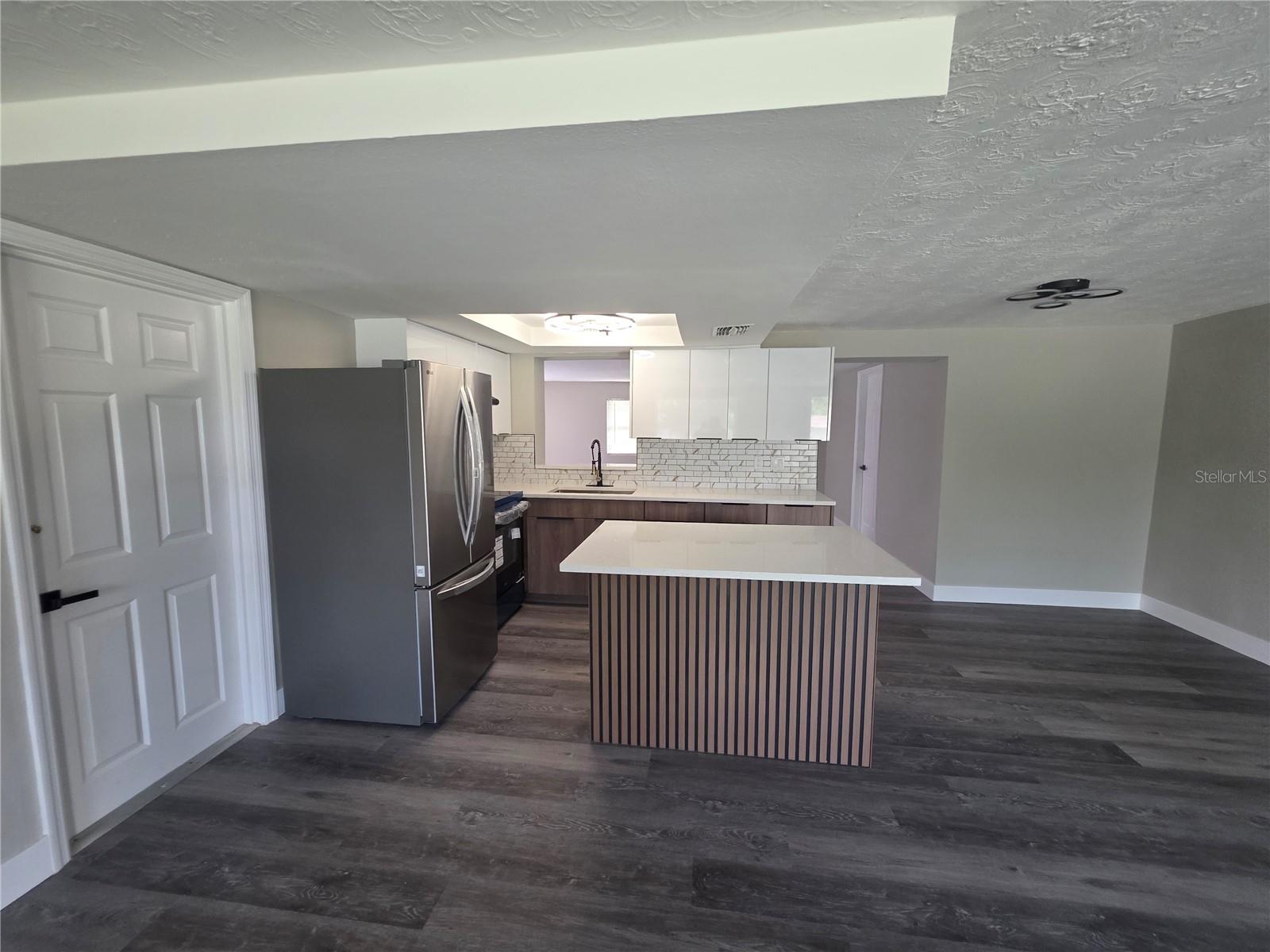 7401 COUNTRY CLUB DR — photo 11