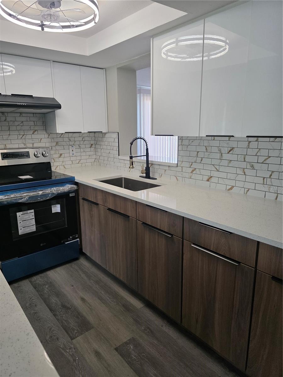 7401 COUNTRY CLUB DR — photo 12