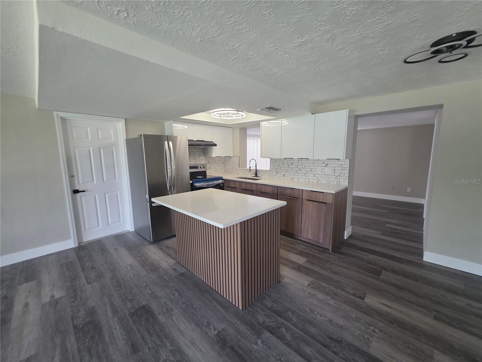7401 COUNTRY CLUB DR — photo 9