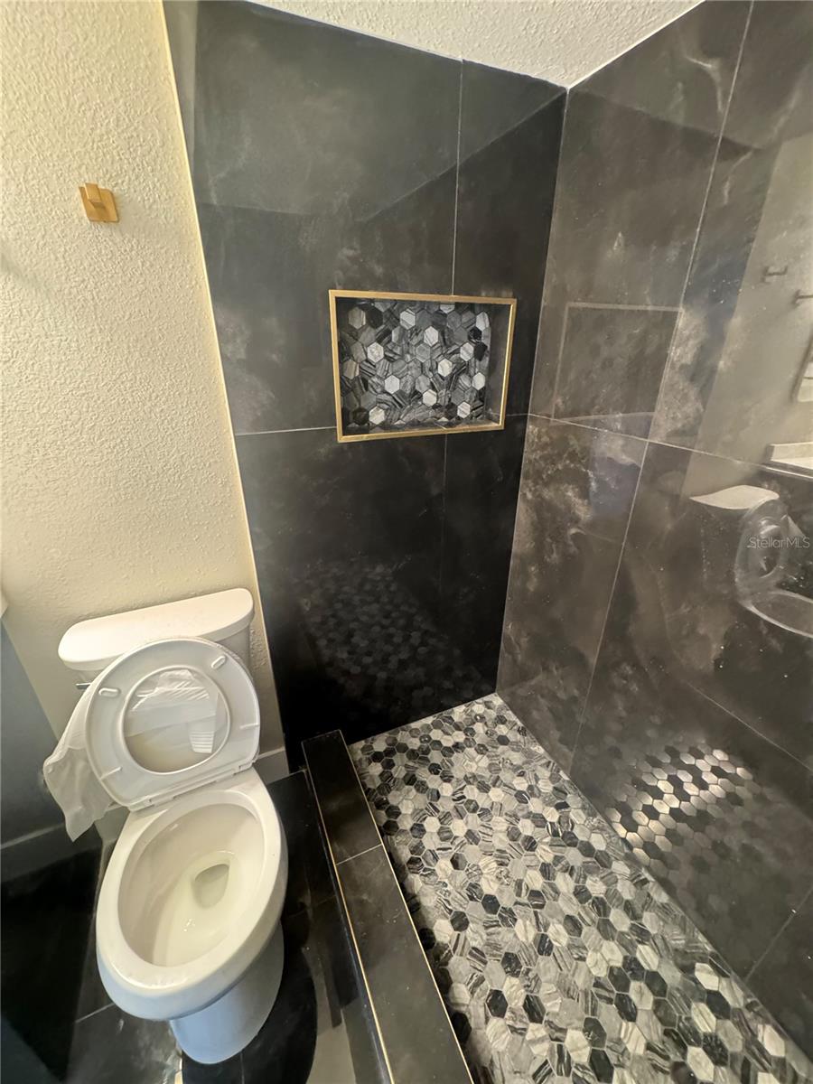 7401 COUNTRY CLUB DR — photo 15