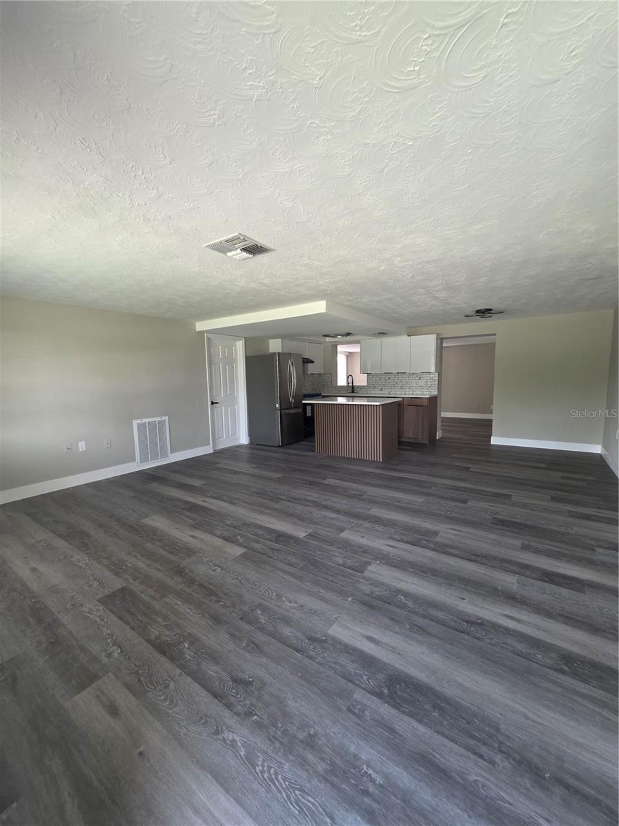 7401 COUNTRY CLUB DR — photo 8