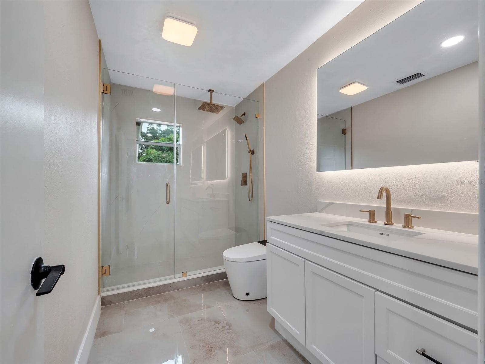 6801 N CLEARVIEW AVE — photo 16