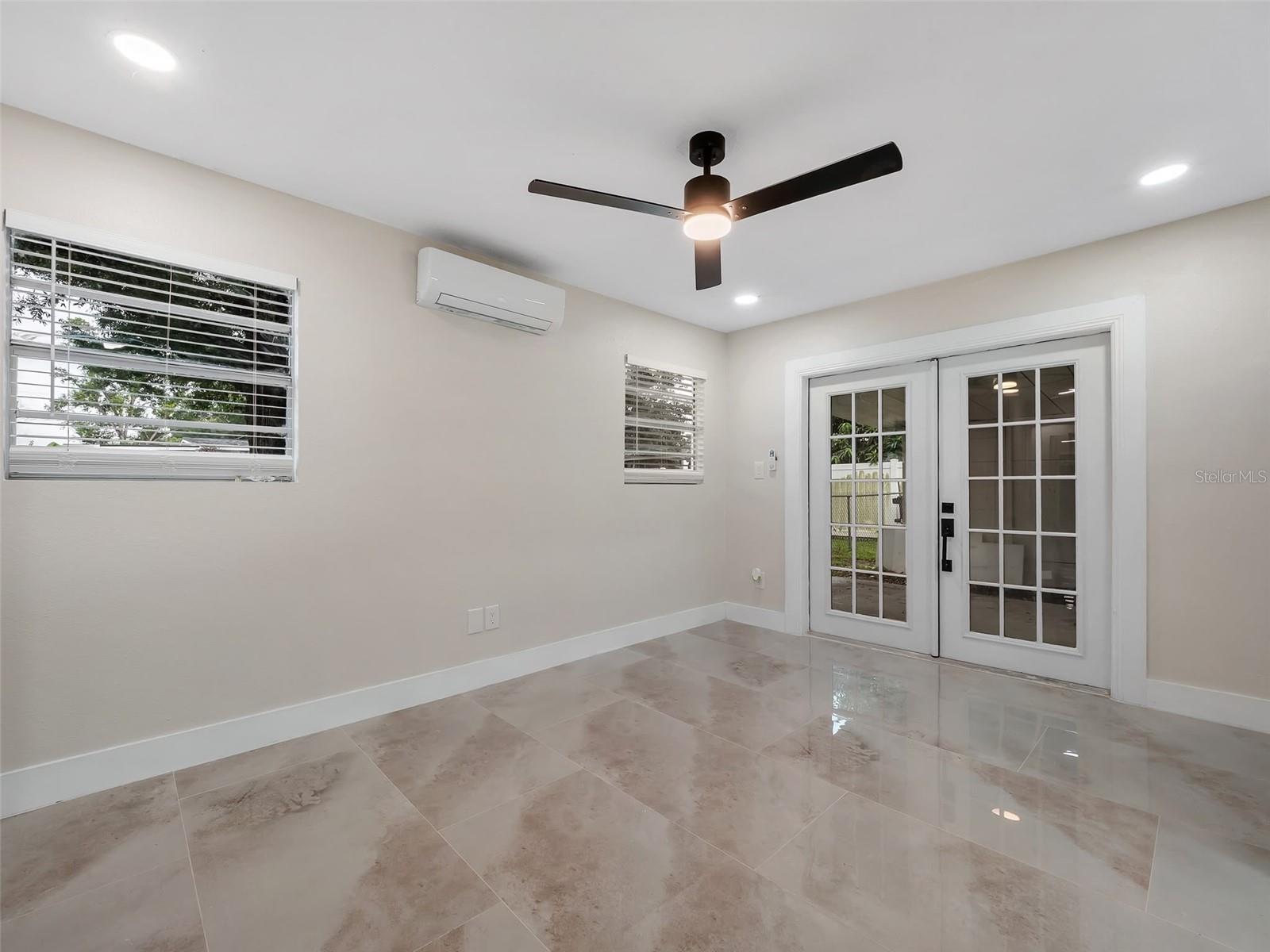 6801 N CLEARVIEW AVE — photo 21