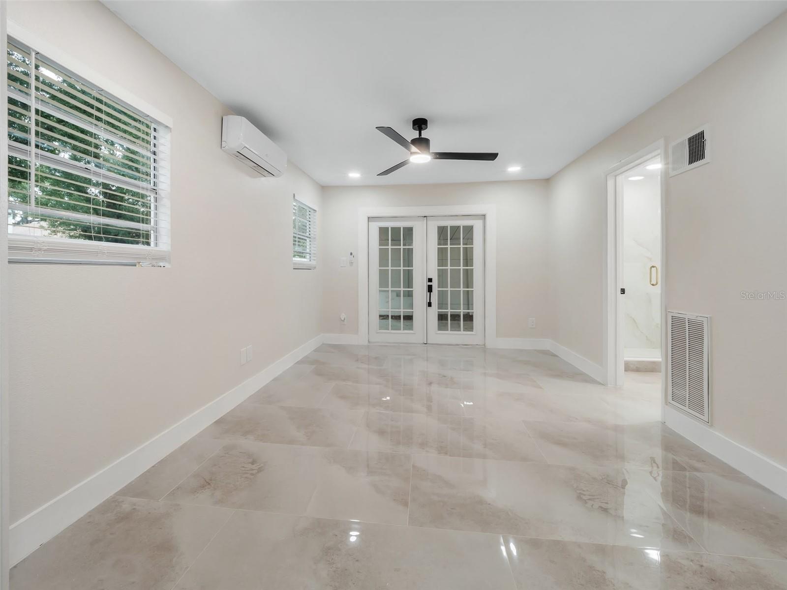 6801 N CLEARVIEW AVE — photo 18