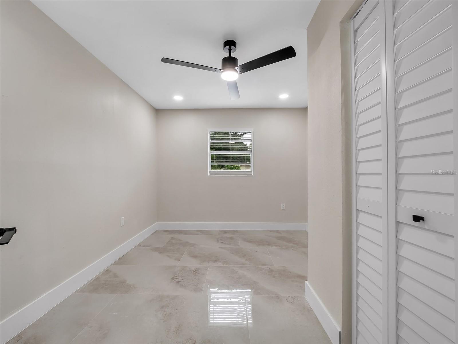 6801 N CLEARVIEW AVE — photo 15