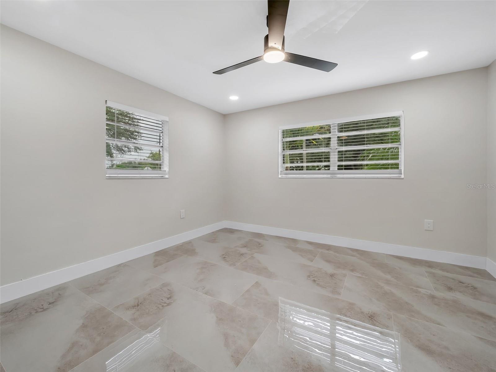 6801 N CLEARVIEW AVE — photo 12