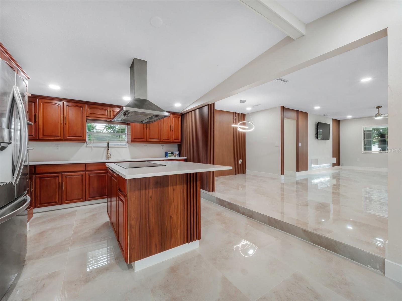 6801 N CLEARVIEW AVE — photo 10