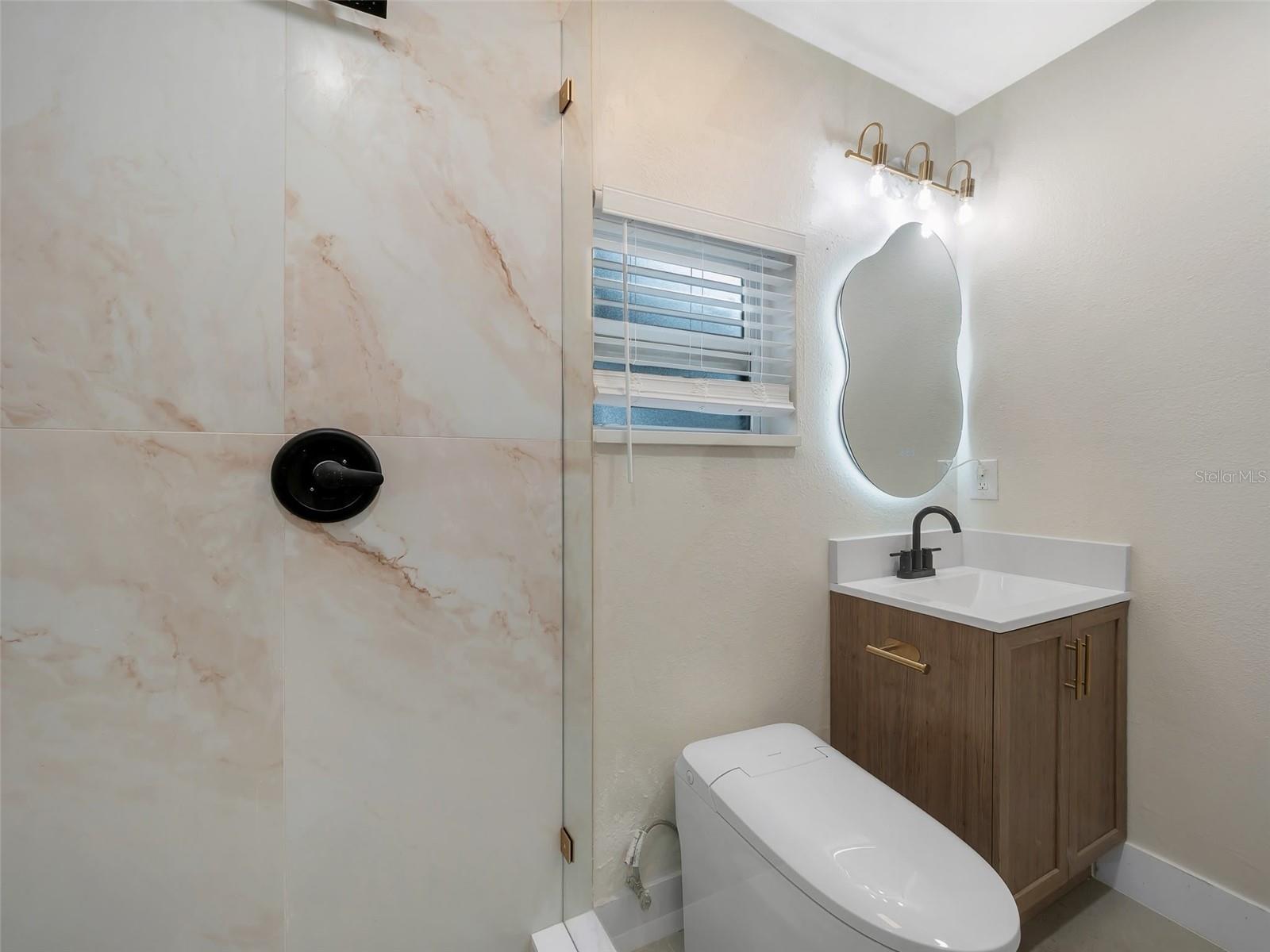 6801 N CLEARVIEW AVE — photo 24