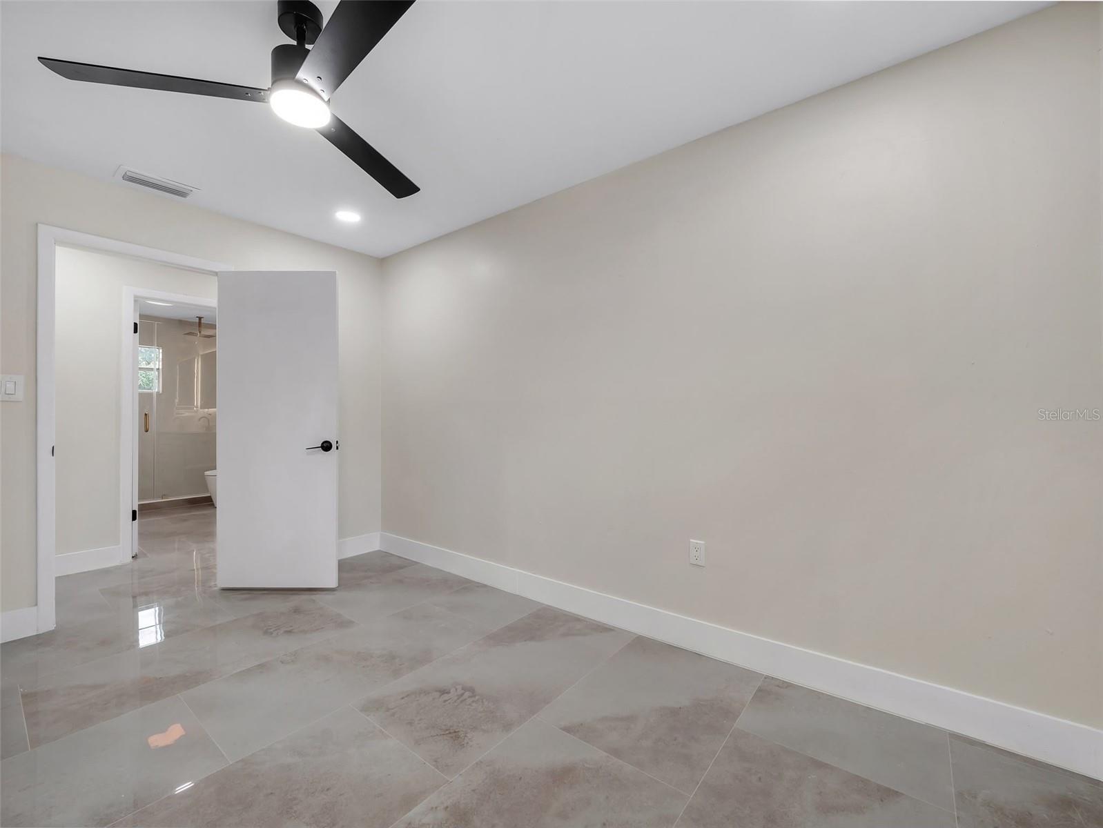 6801 N CLEARVIEW AVE — photo 19