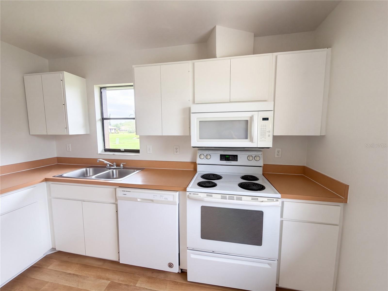 6410 HERITAGE LN — photo 4