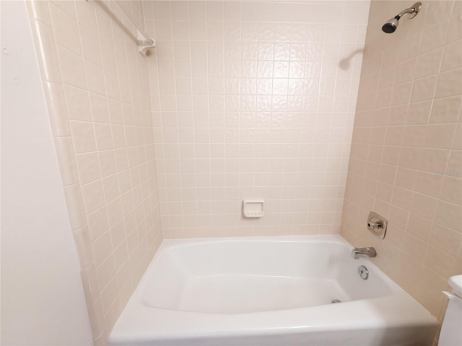6410 HERITAGE LN — photo 17