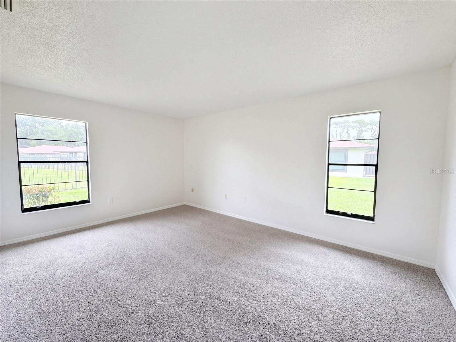 6410 HERITAGE LN — photo 8