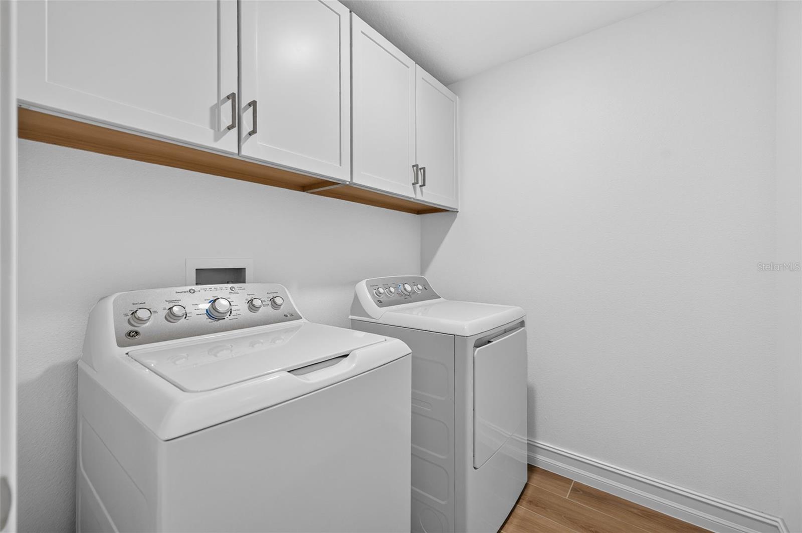 1439 WEST CHESTNUT ST — photo 27