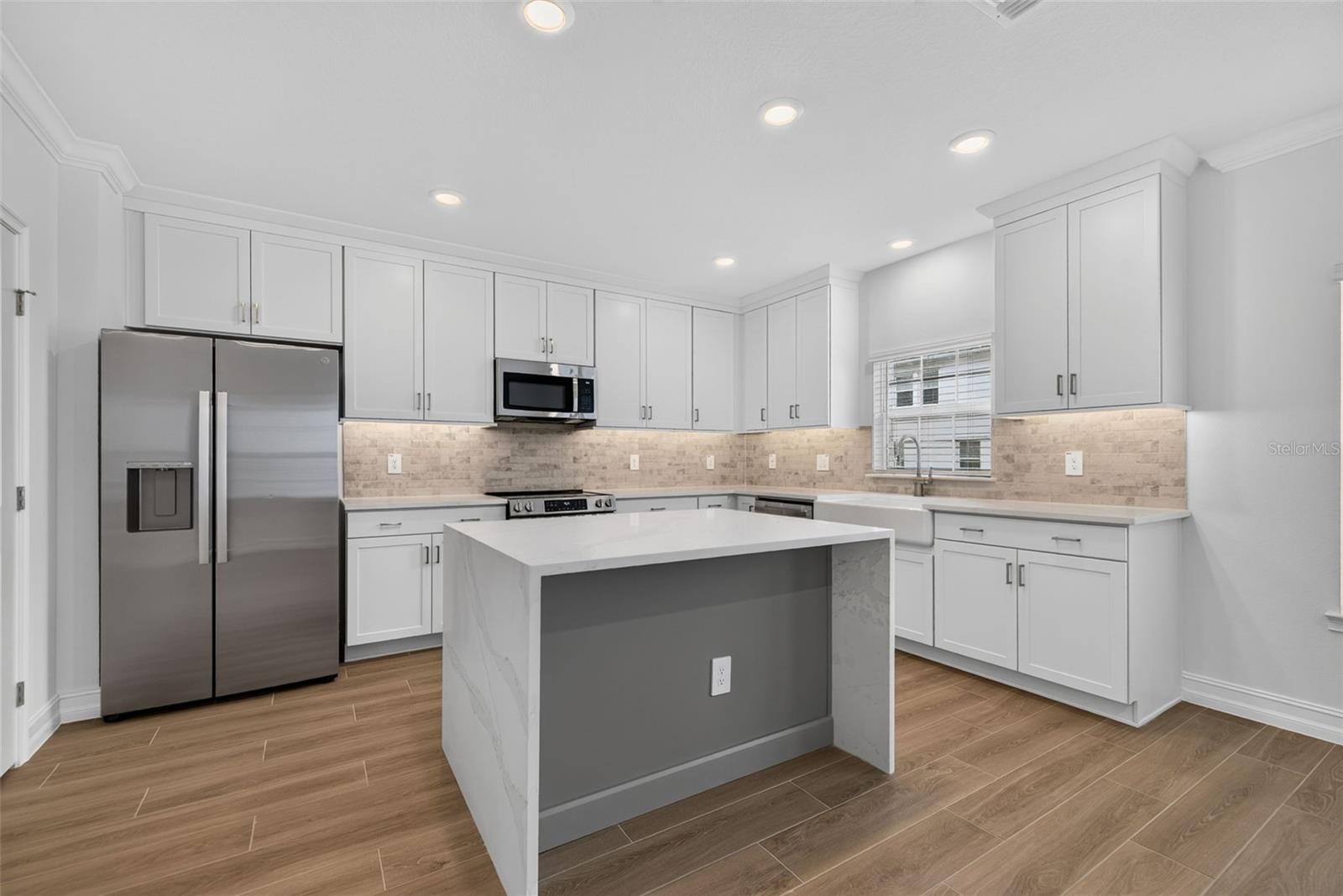 1439 WEST CHESTNUT ST — photo 13
