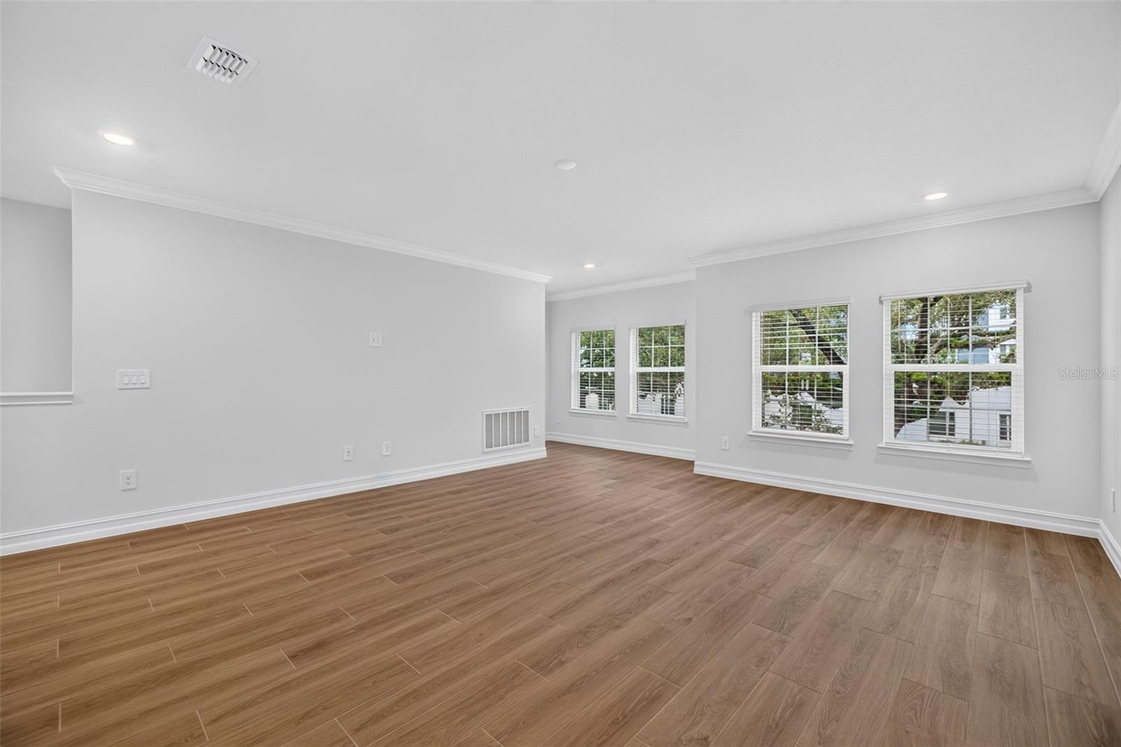 1439 WEST CHESTNUT ST — photo 9