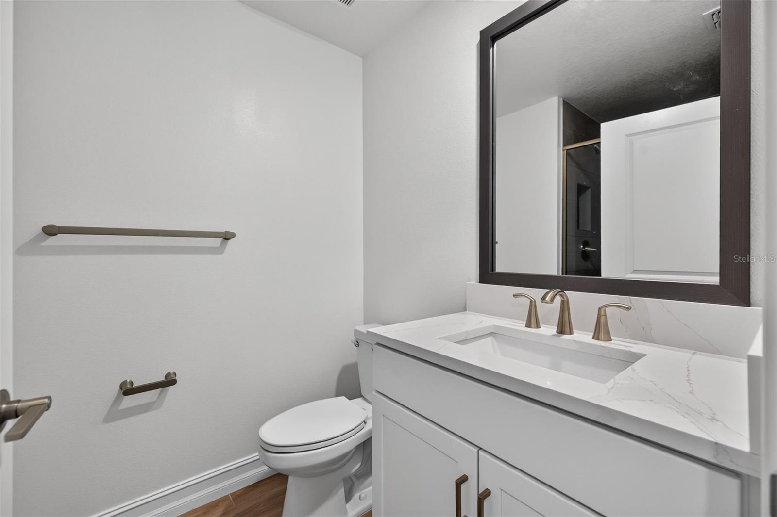 1439 WEST CHESTNUT ST — photo 4