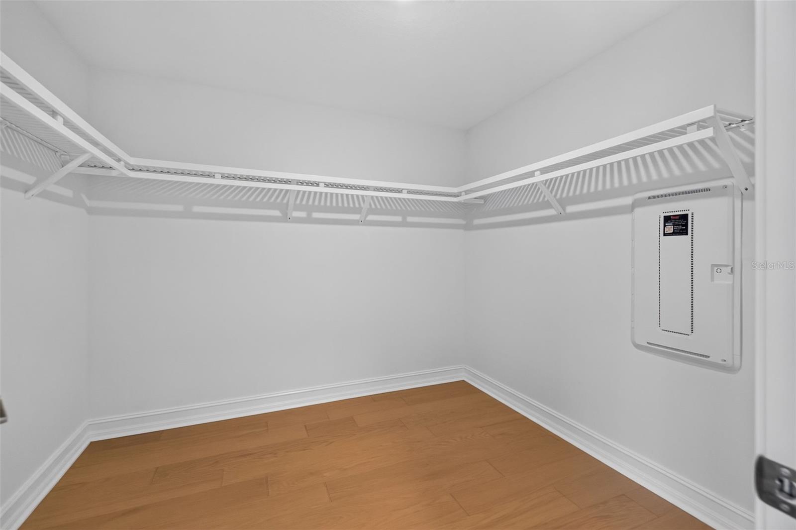 1439 WEST CHESTNUT ST — photo 23