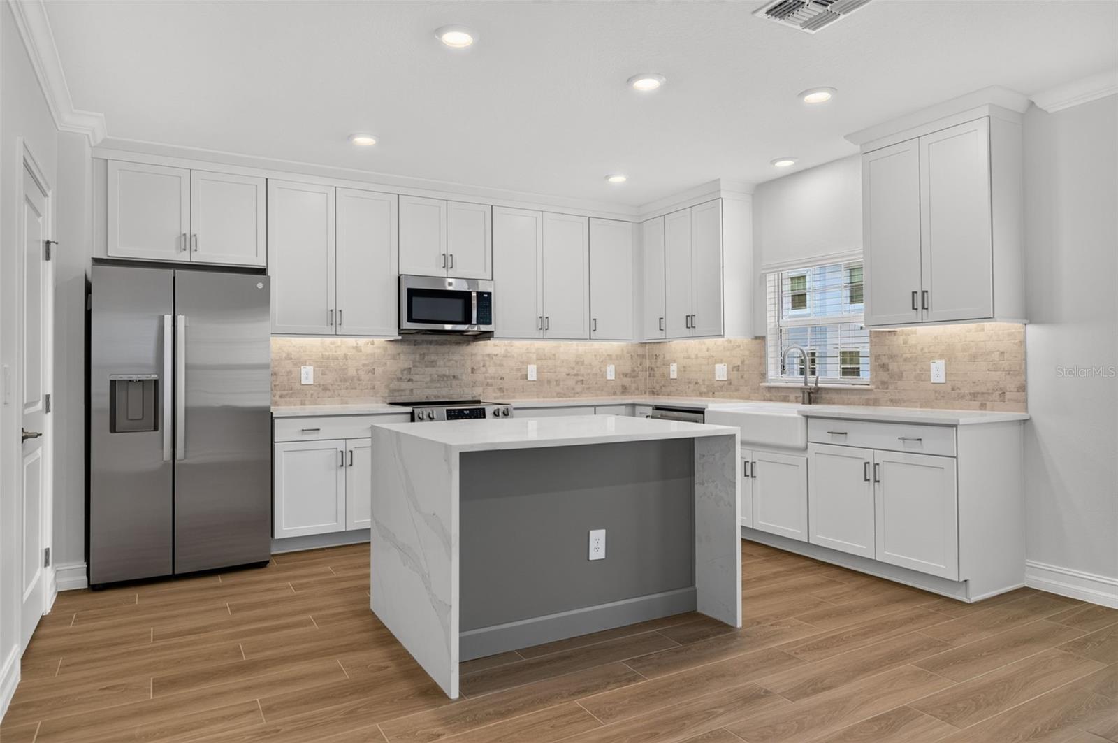 1439 WEST CHESTNUT ST — photo 12