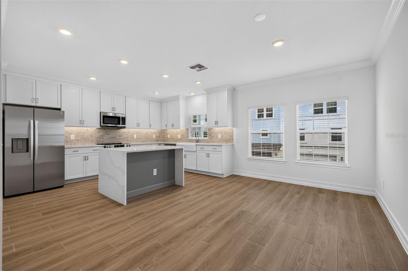 1439 WEST CHESTNUT ST — photo 11