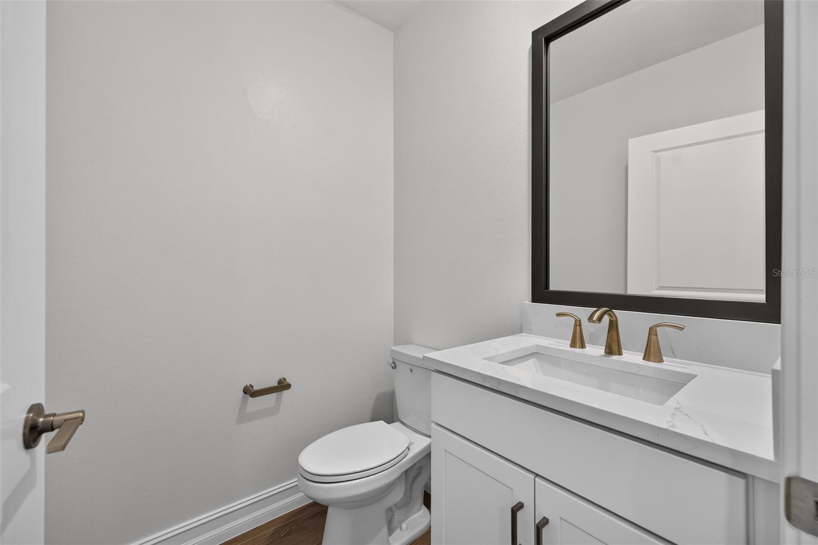 1439 WEST CHESTNUT ST — photo 19