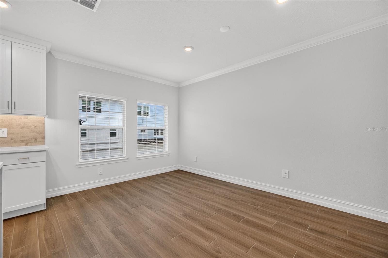 1439 WEST CHESTNUT ST — photo 10
